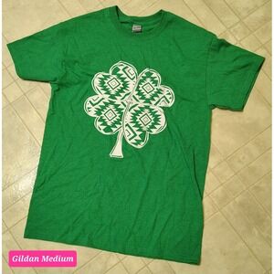Green St Patrick's Day Shamrock Graphic Tee - Gildan Medium